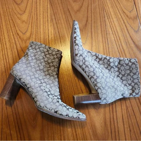 Women’s Coach Boots - Picture 3 of 8